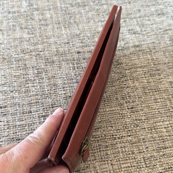 Banana Republic leather wallet - Picture 8 of 9